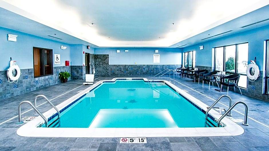 Elkton Hotel | 2-Star Hotel ∙ Holiday Inn Express & Suites Elkton - University Area, an IHG Hotel