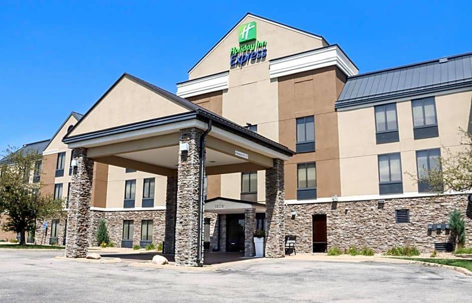 Cedar Rapids Hotel | 2-Star Hotel ∙ Holiday Inn Express Cedar Rapids - Collins Road, an IHG Hotel