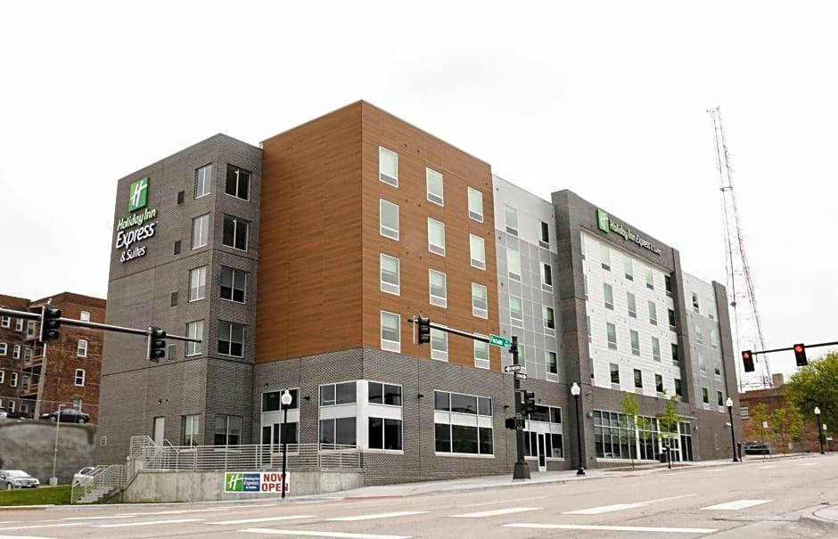 Downtown Omaha Hotel | 2-Star Hotel ∙ Holiday Inn Express & Suites - Omaha Downtown - Airport, an IHG Hotel