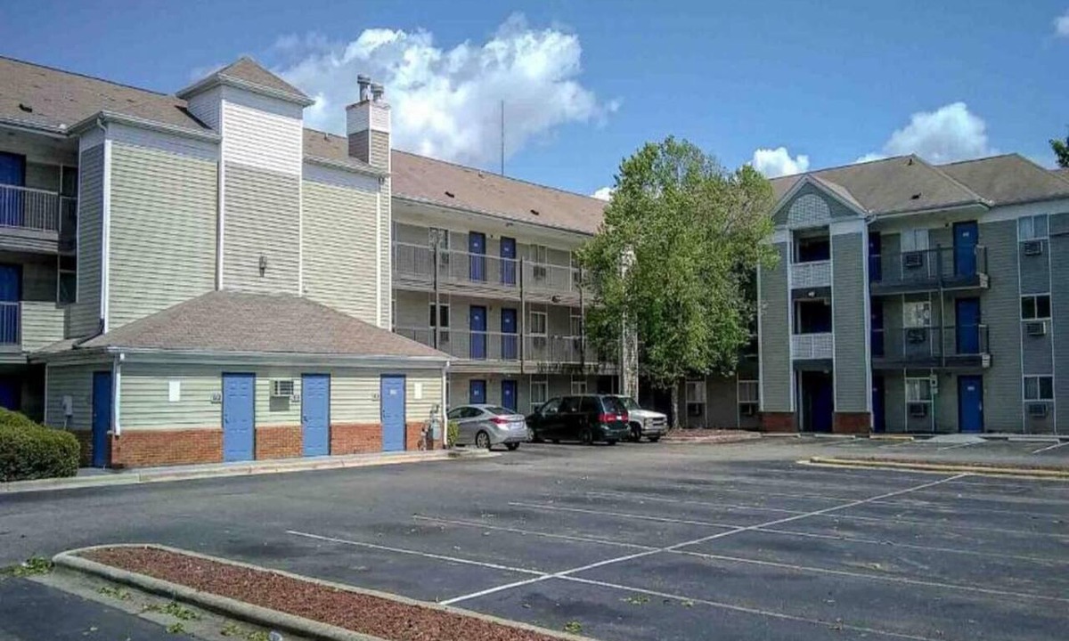 Terry Sanford Apartment | 2 Twin Beds|Non-Smoking