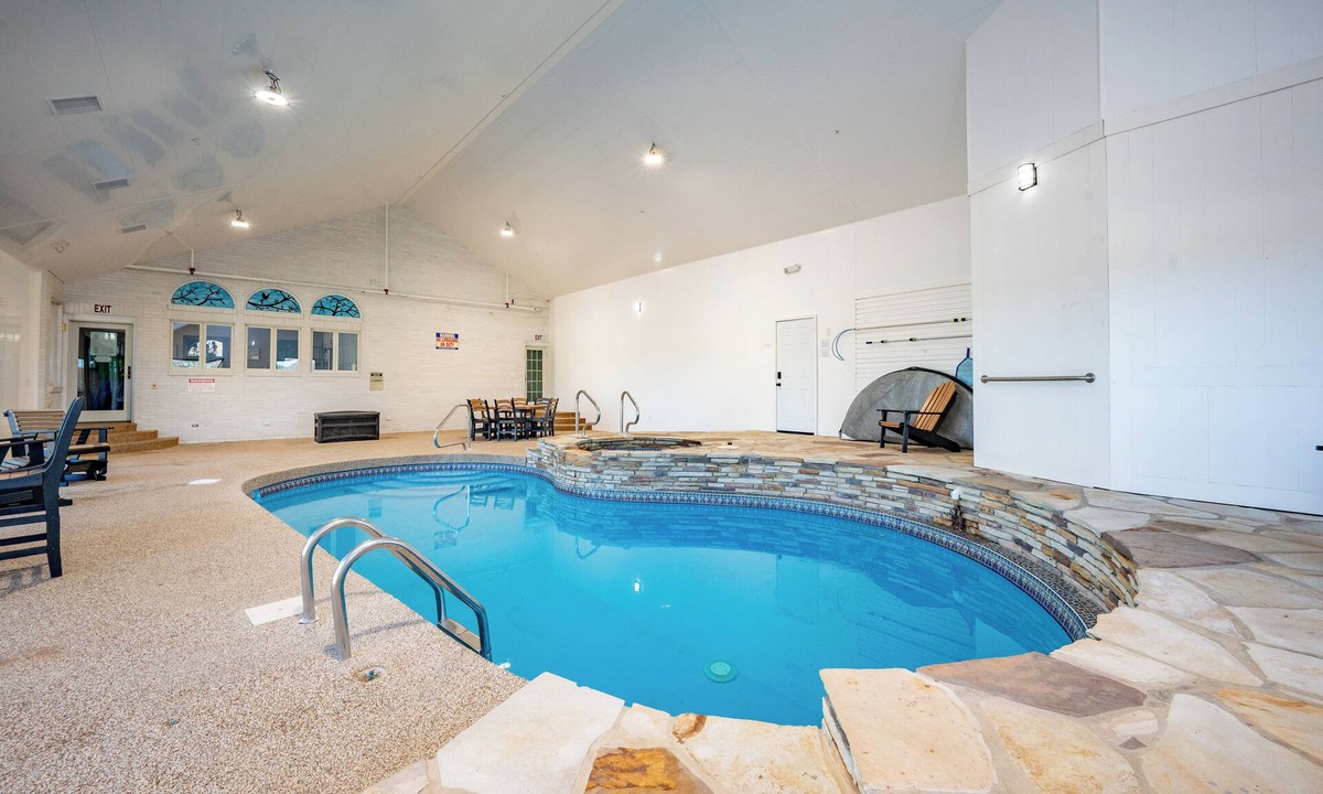 Crellin House | 20-Acre Estate w/Pool, Games & Meeting Space