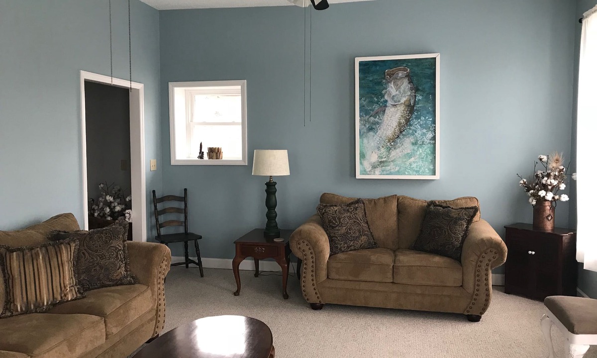 Belhaven Apartment | 2BR, 2B DOWNTOWN 2nd Story Apartment Sleeps 6-Walk to Shopping, Dining, and Dock