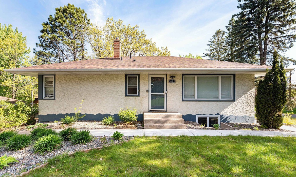 Oakdale Apartment | 2BR Basement - Near St Paul - WFH Desk & Patio