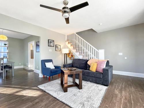 Des Moines House | 2BR Family Charmer Duplex near Drake