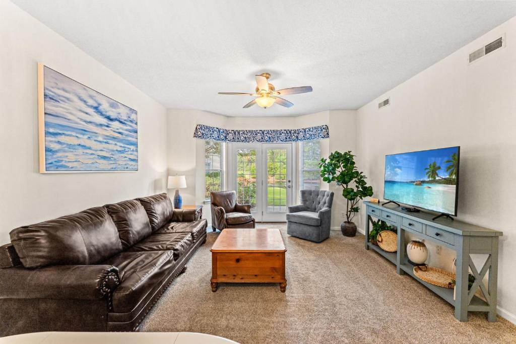Red Hill House | 2BR Legends Golf Villa - Ground Floor - Pond View