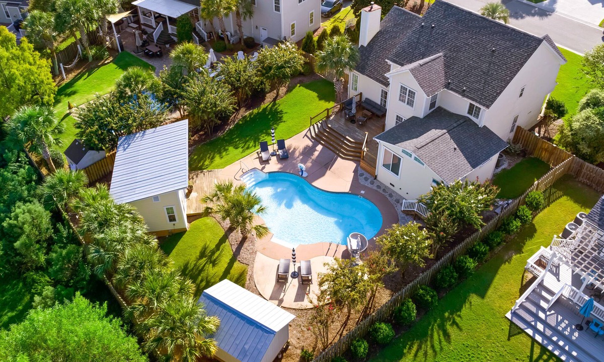 Wilmington House | 2mi to Beach + Sleeps 14 + Luxury 5BR + Pool + Hot Tub + SUMMER GETAWAY