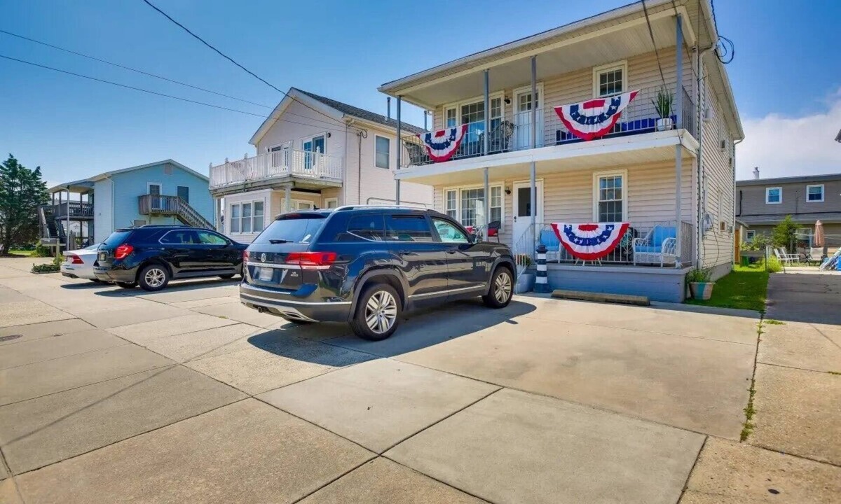 North Wildwood Apartment | 2nd Floor 3-bedroom unit in beautiful North Wildwood-block to the beach!