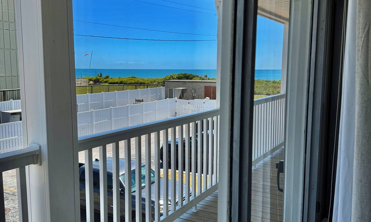 Atlantic Beach Condo | 2nd Floor Ocean View Condo Private Beach Access Pool Kitchen Pet-Friendly