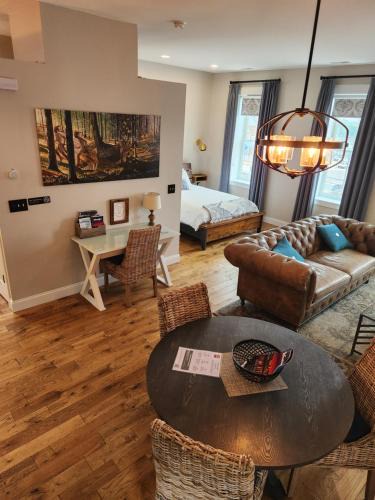Washington House | 2nd St Loft Riverview