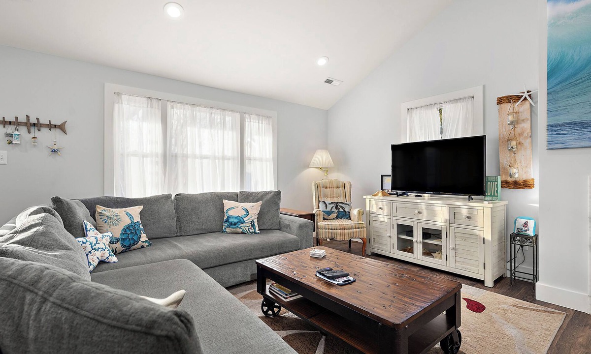Little Salisbury House | 3 Bdrm House, Sleeps 8, Spacious, Outdoor