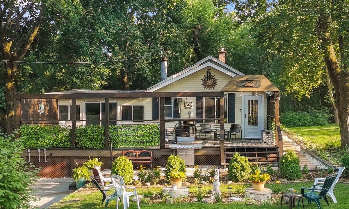 Zenda House | 3-bed 2-bath fully remodeled house walking distance to Lake w/parking for Boat!