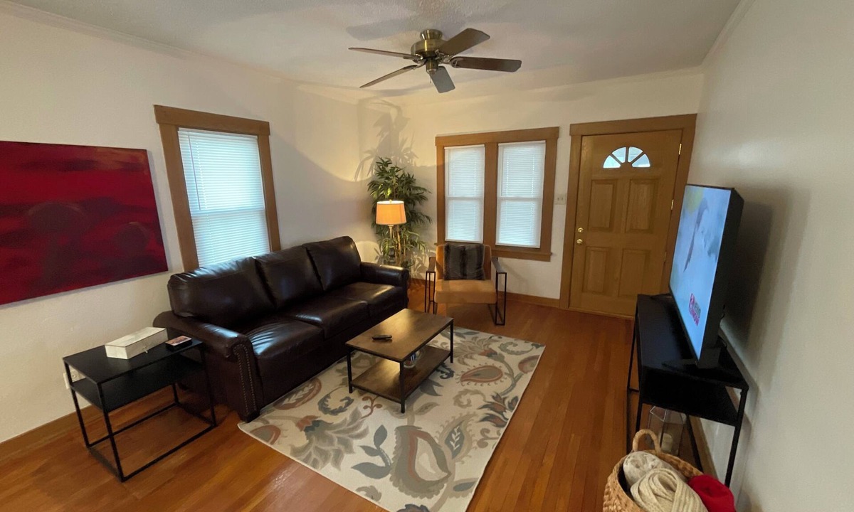 Aksarben - Elmwood Park House | 3-bed 2-bath in midtown/Aksarben Omaha close to everything!