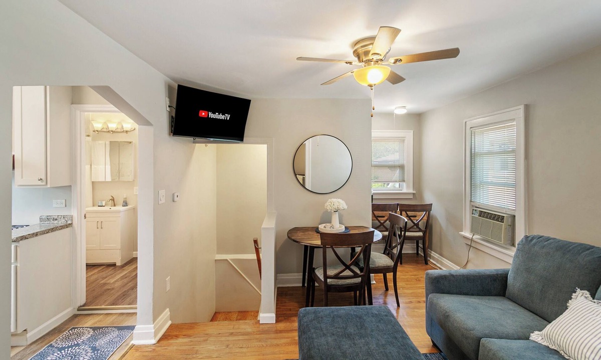 Highwood House | 3 Bed Home in DT Highwood - Steps to Train Station!