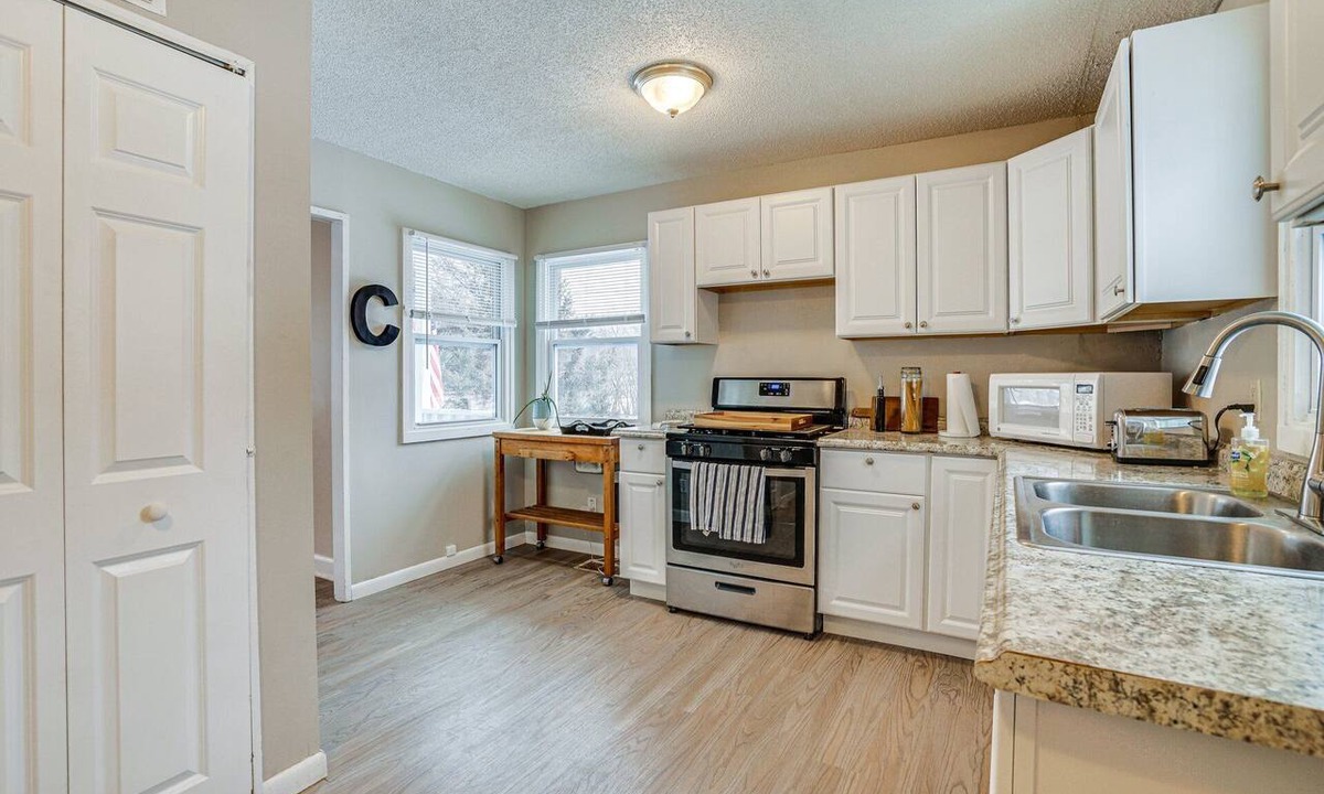 Lakeland House | 3 Bedroom 1 bath house in quiet neighborhood by Saint Croix River