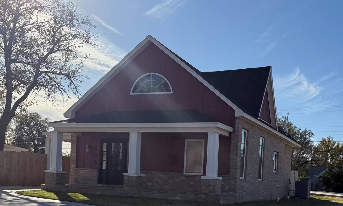 Woodward House | 3-bedroom 2 and a half bath bungalow in superb Woodward with a warm fireplace!