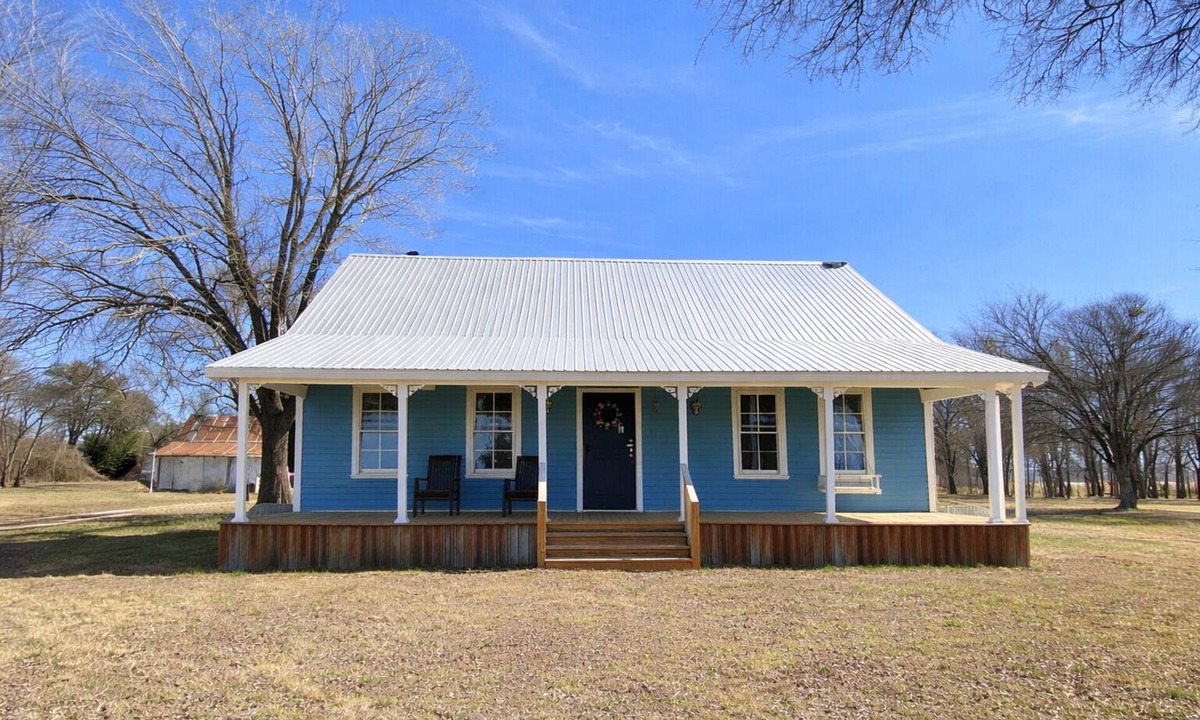 Rogers House | 3-bedroom farmhouse on 2 acres.