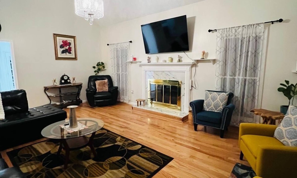 Dallas House | 3-bedroom house in beautiful Dallas with cool AC and charm