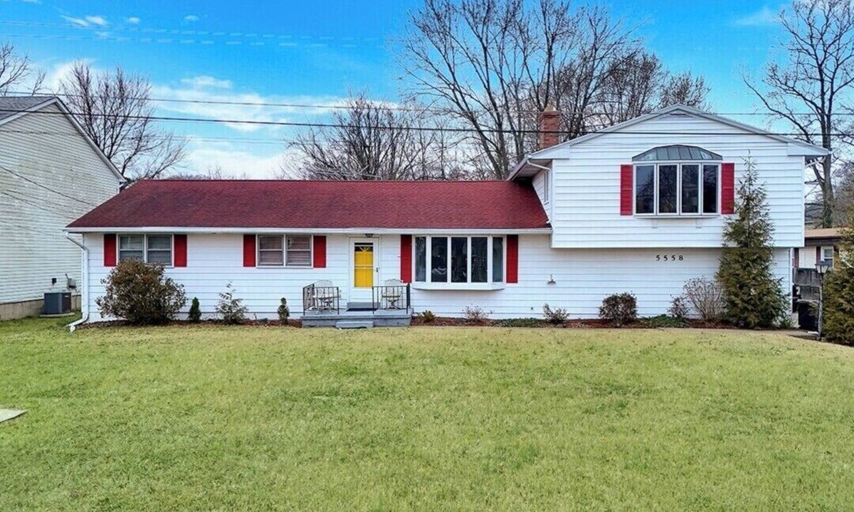 Cape Anne House | 3-bedroom house in Deale located on Bay many amenities and great views
