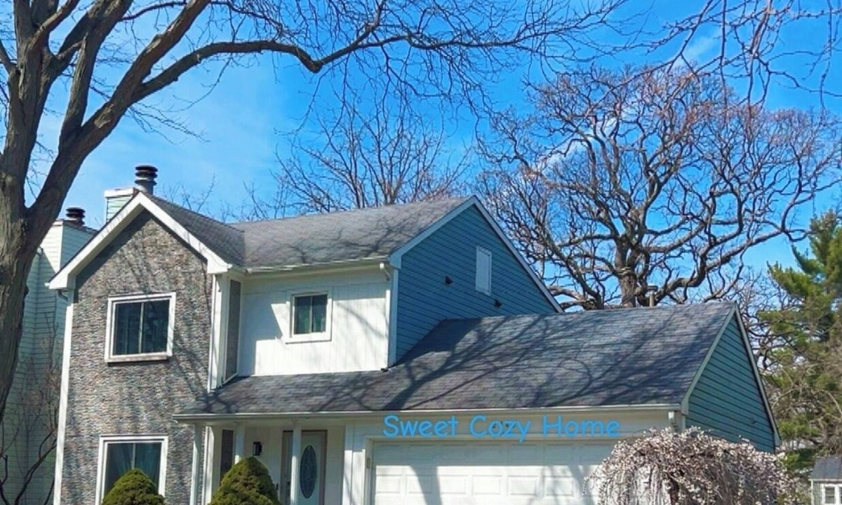 Aurora House | 3-bedroom house in delightful Aurora with cool AC and comfort
