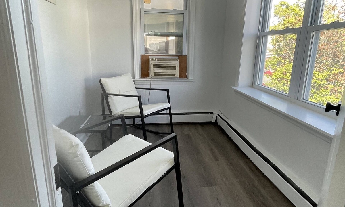 Lake Como House | 3 Blocks From The Beach Just Renovated 3 Bdrm Plus Den