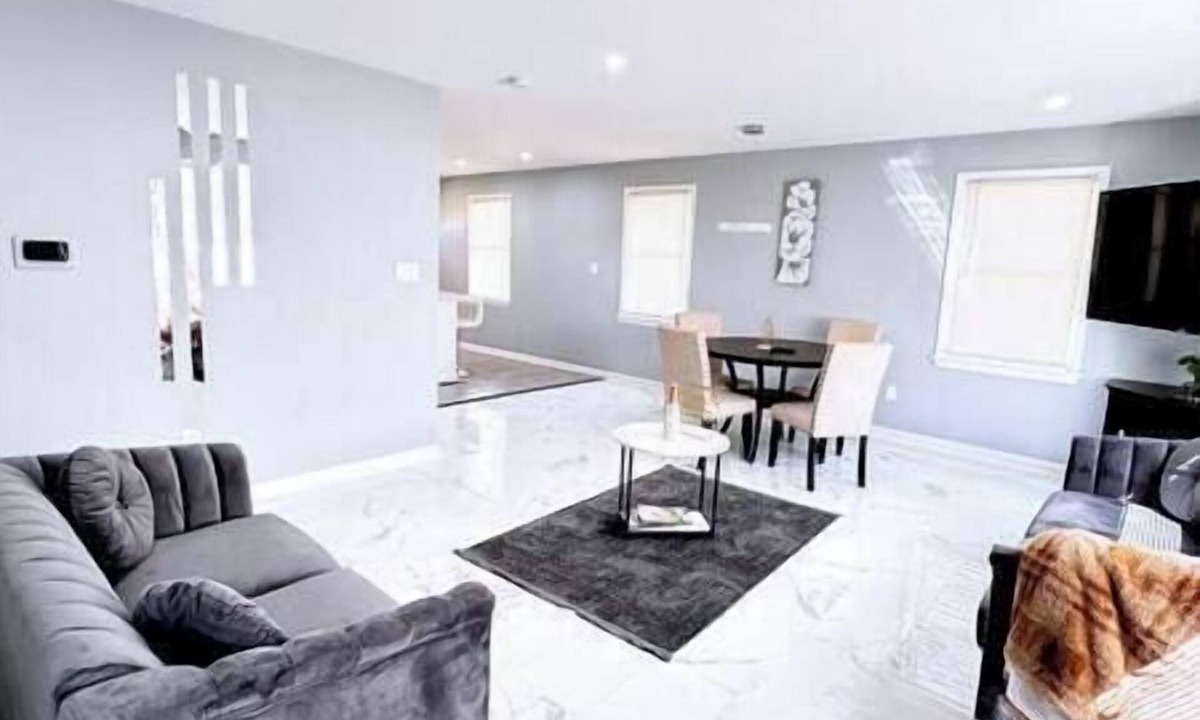 Landover Bed & Breakfast | 3 BR House by DC, NW Stadium, UMD and Six Flag