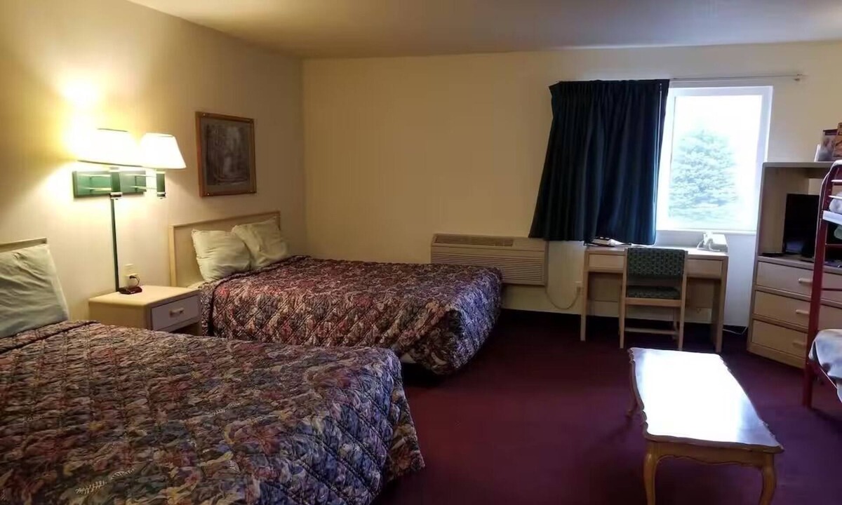 Dell Rapids Hotel | 3 Group-Friendly Rooms w/Breakfast | Sioux River Trails & Attractions Nearby