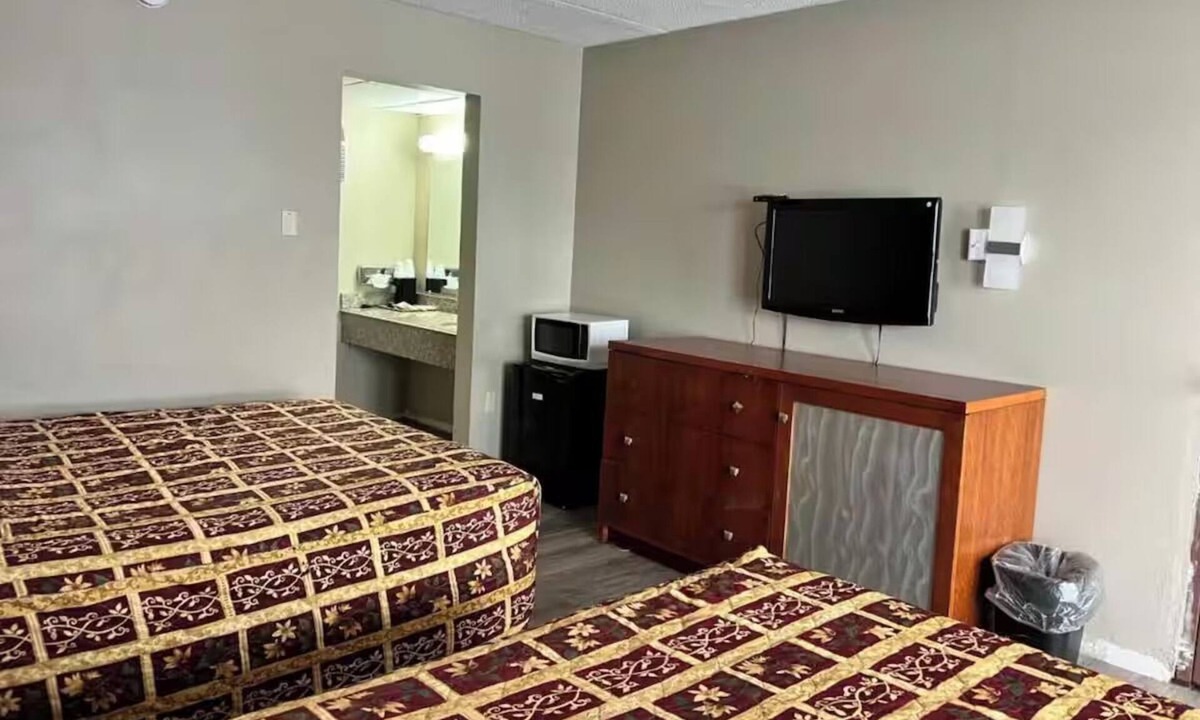 Devils Lake Hotel | 3 Group-Friendly Rooms Perfect for Exploring Devils Lake Area, w/Free Parking!