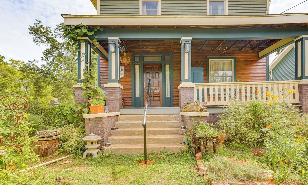 Crestline Heights Cottage | ~ 3 Mi to Dtwn: Centrally Located Birmingham Home!