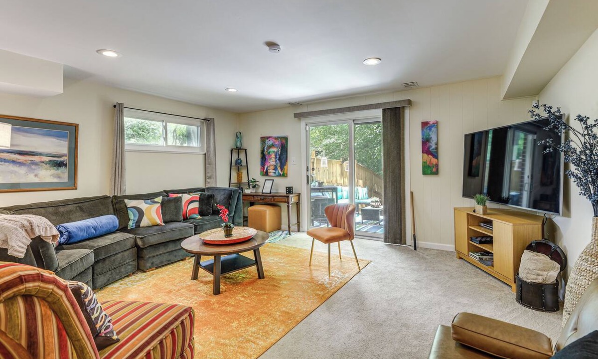 Silver Spring Apartment | 3 Mi to Dtwn Silver Spring: Convenient Apartment