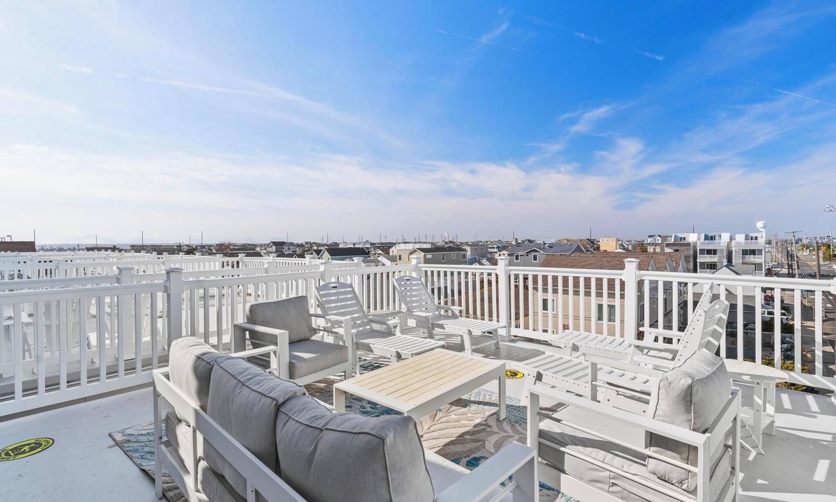 Seaside Heights House | 3 Min Walk to the Beach 4 BR & 4Bth 3 Car Park, Amazing Backyard/Patio with BBQ