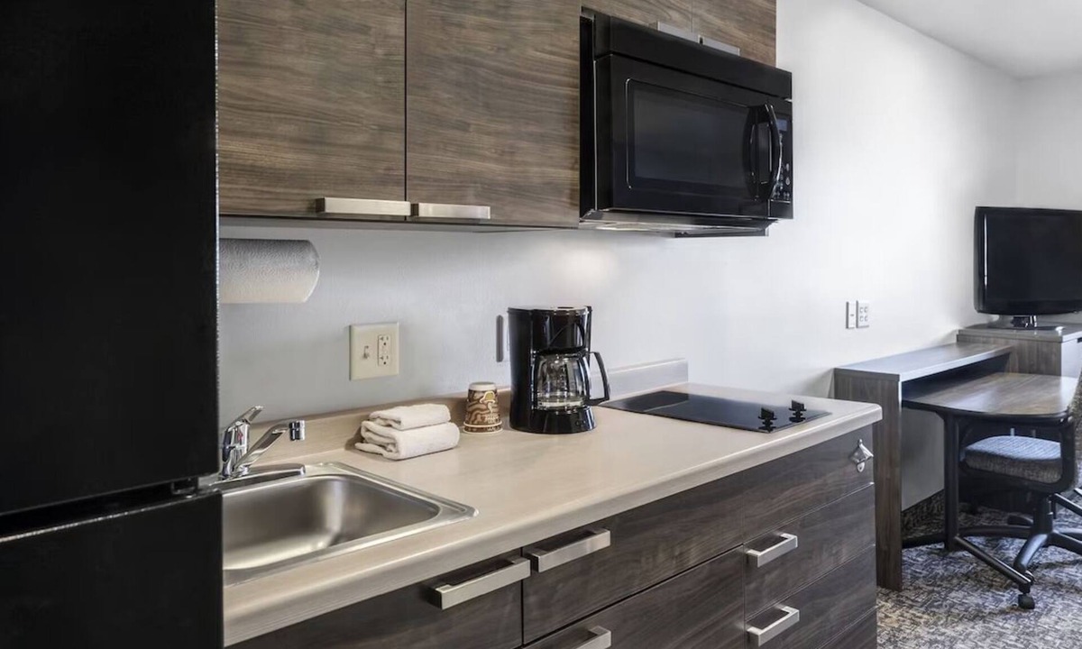 Mitchell Hotel | 3 Perfect Rooms with Full Kitchen for Road Trippers Near Interstate in Mitchell