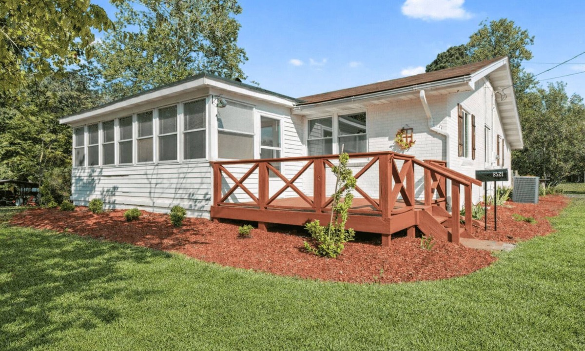Raleigh House | 3BR Farmhouse on 4 Acres Near Downtown