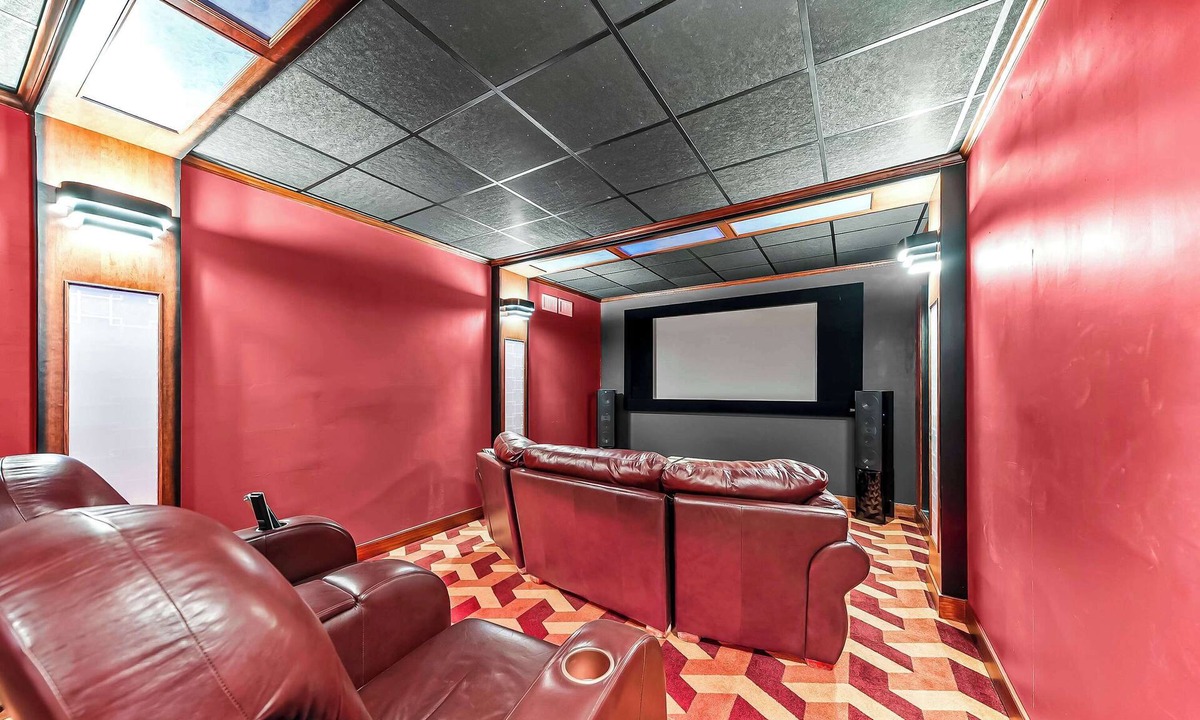 Wilmington House | 3BR Home w/Private Movie Theater Free Parking