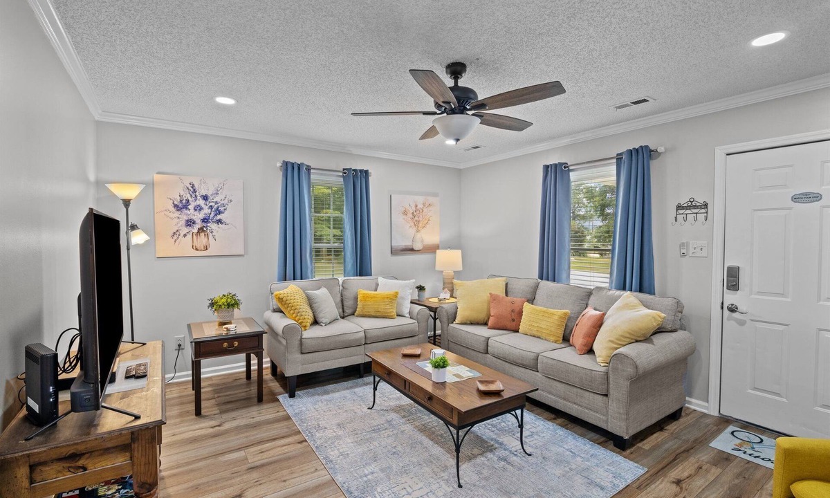 New Bern House | 3BR Retreat with King Suite and Pet-Friendly with Fully Fenced Yard