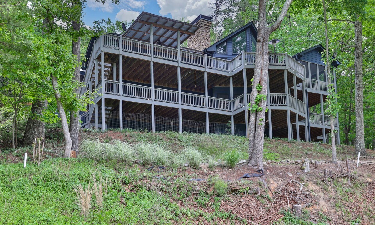 Waleska House | 4.9-Star Rated, Stunning 3600 SF House on Golf Course