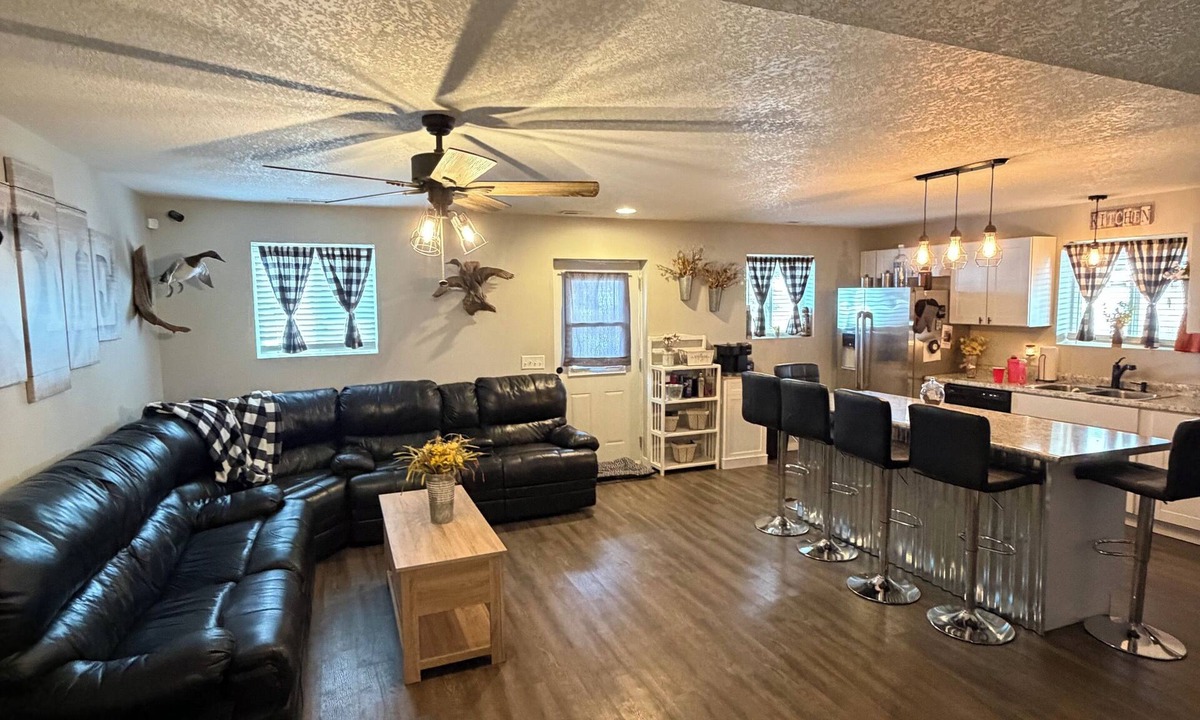Columbia Cabin | 4 bd, 2 ba Cabin at Lake Rathbun. Sleeps 9. Less than a mile from lake.