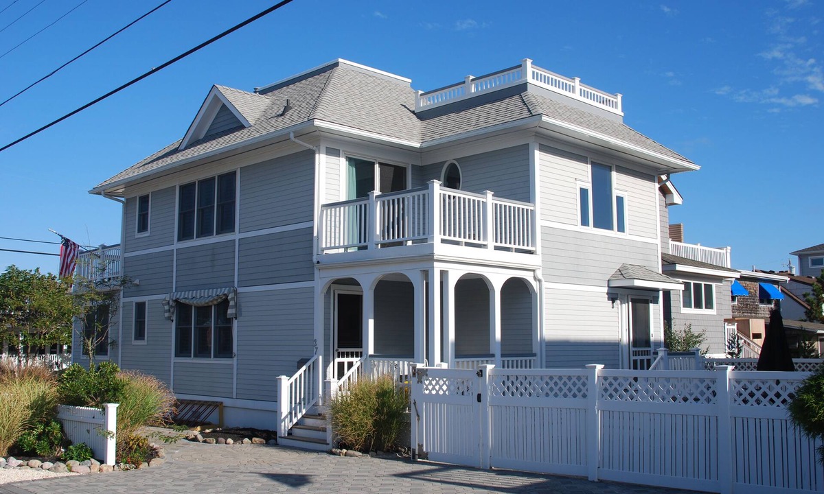 Beach Haven House | 4 BDRM with pool, beach block, Steps to beach,walk to Bay village,Fantasy Island