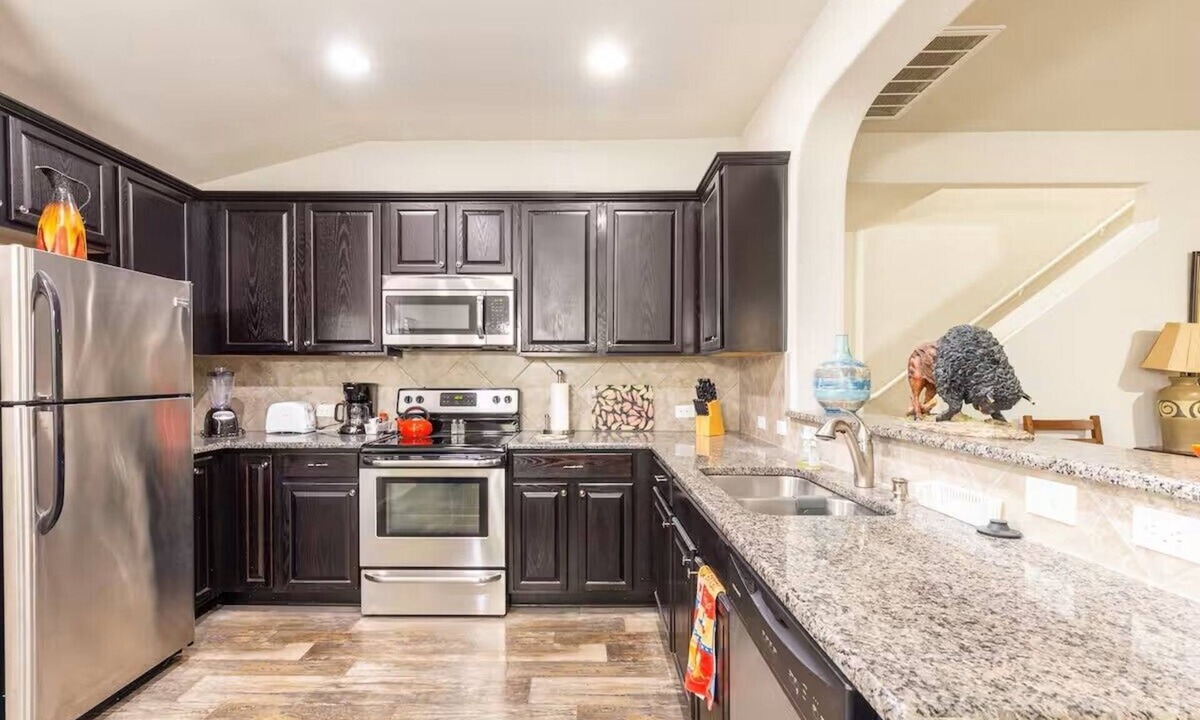 Georgetown House | 4-bedroom/3 bath house in brilliant Georgetown with cool AC.