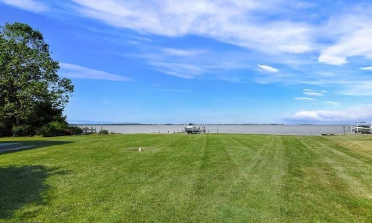 Stevensville Apartment | 4 bedroom bayfront oasis with spectacular views!