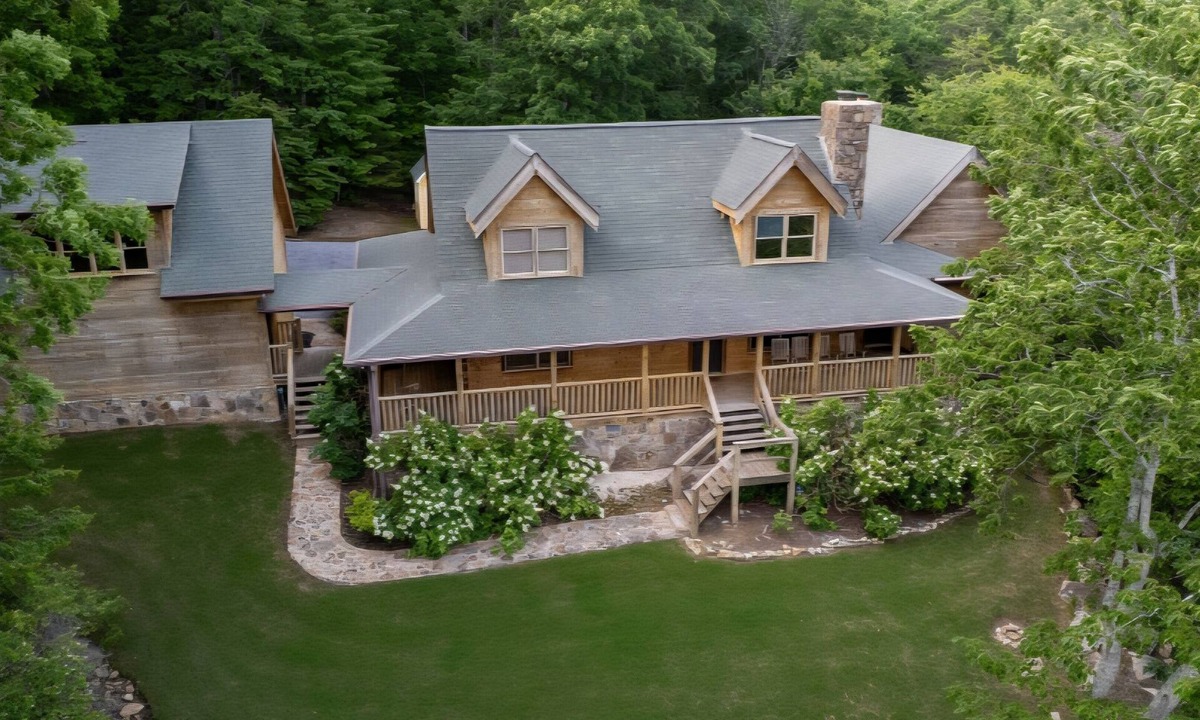 Cloudland Cabin | 4-bedroom cabin in marvelous Cloud Land/20 acres of private land with trails