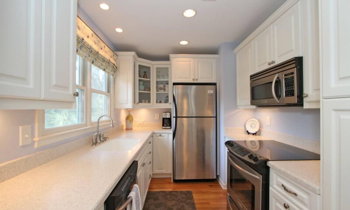 Tarpon Pond Cottage | 4 bedroom cottage close to the beach!