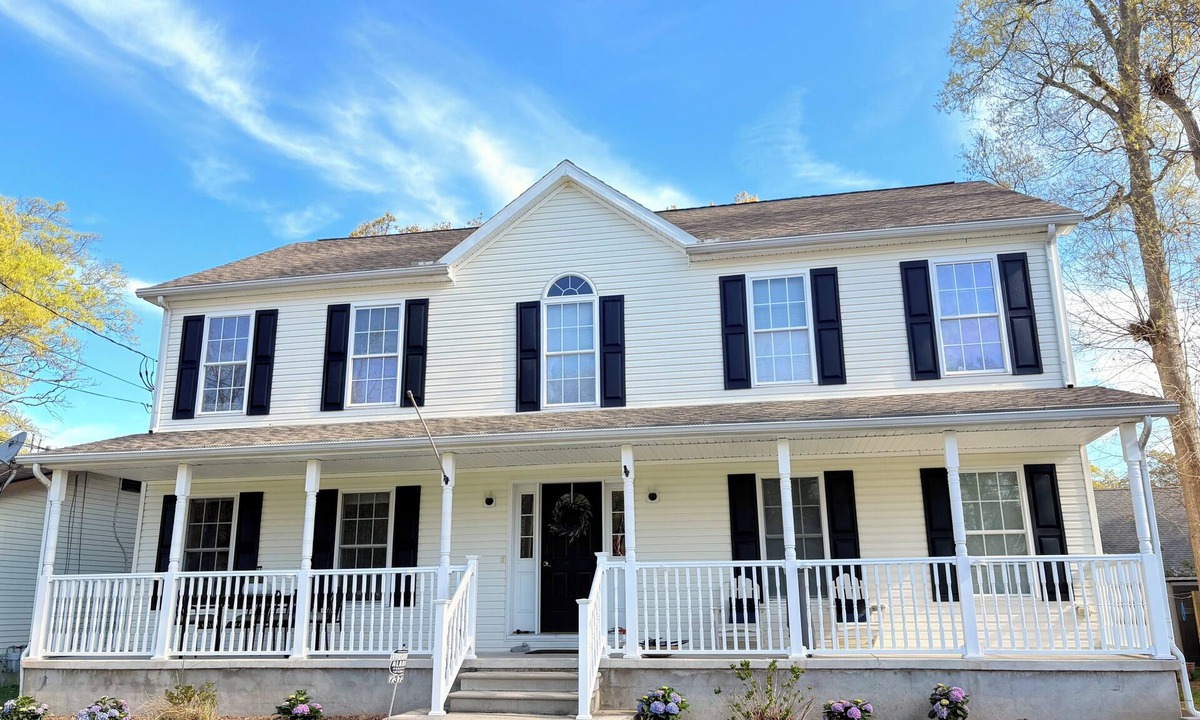 Town Bank House | 4-bedroom RENOVATED house STEPS AWAY FROM BAY. North cape May