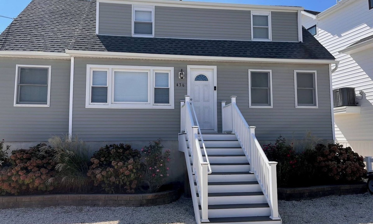 Beach Haven West House | 4-bedroom Waterfront house in Beach Haven West with WiFi, AC. Wash/Dryer incl.