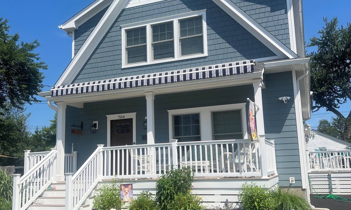 West Belmar House | 4 BR/2 Bath; freshly painted. New siding, windows, decks and 6 beach badges