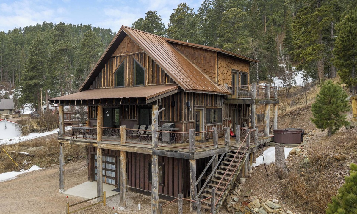 Deadwood Cabin | 4 BR Rustic home with Log Accents and fire pit on very convenient location