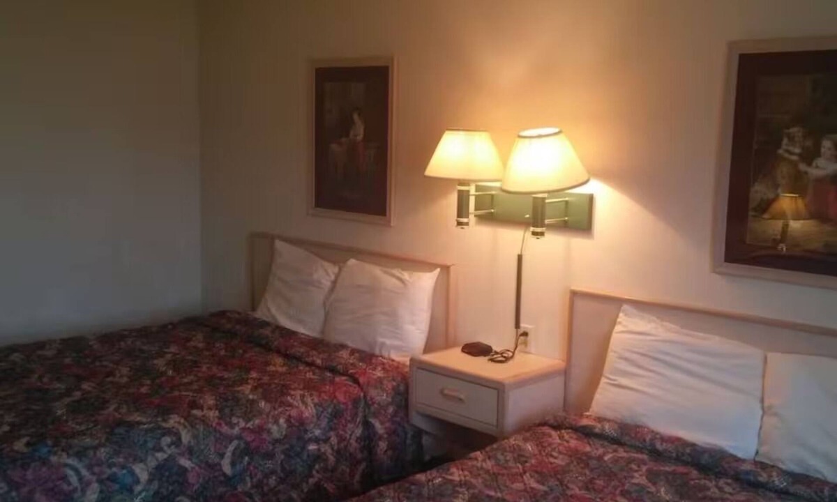 Dell Rapids Hotel | 4 Group-Friendly Rooms w/Breakfast & Free Parking | Sioux River Trails