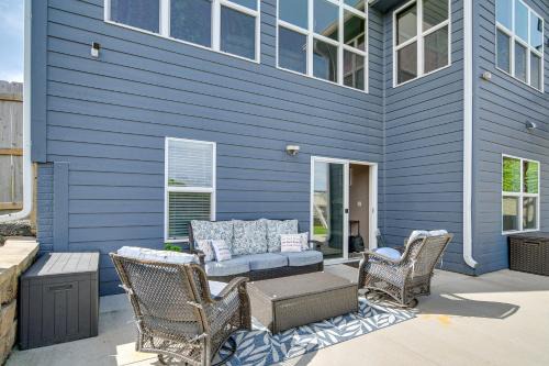 Des Moines Apartment | 4 Mi to Easter Lake Park! Inviting Rental w/Patio