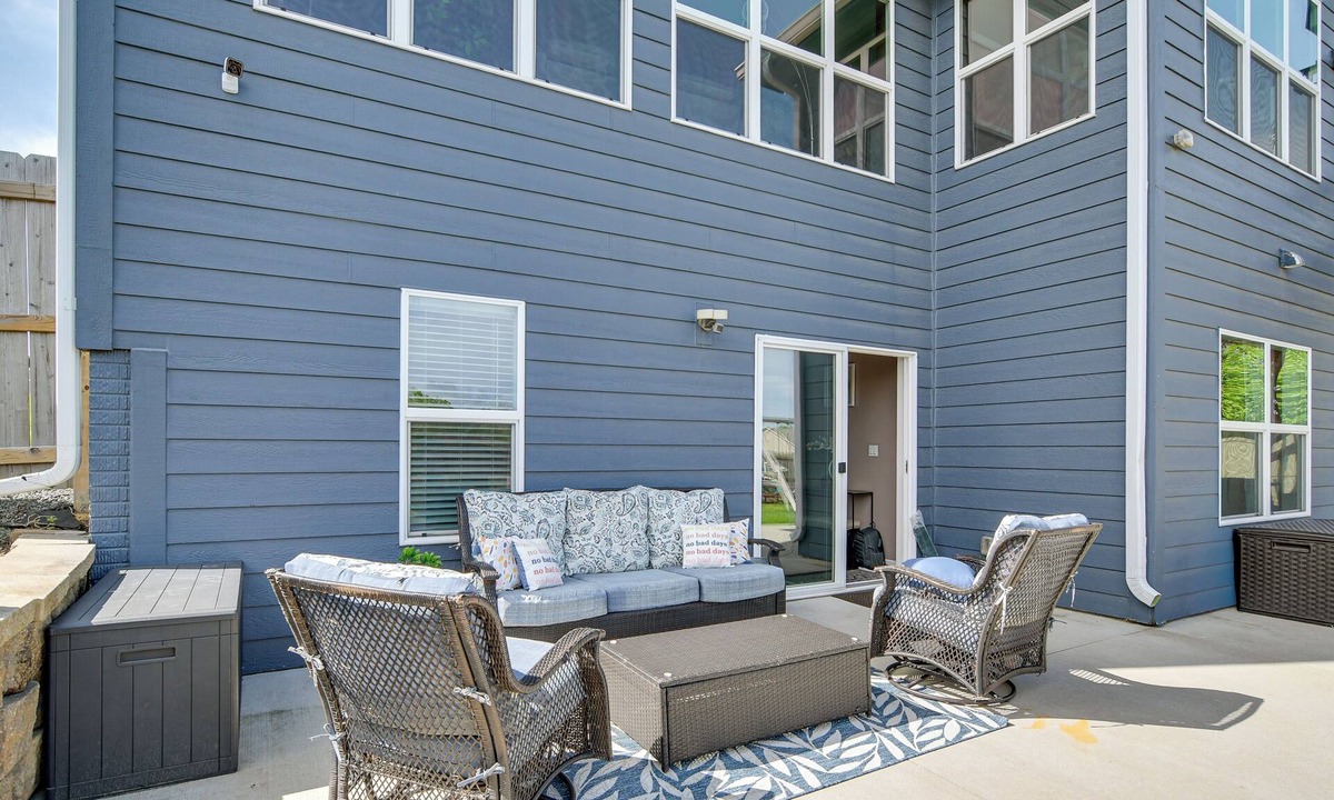 Des Moines Apartment | 4 Mi to Easter Lake Park! Inviting Rental w/Patio