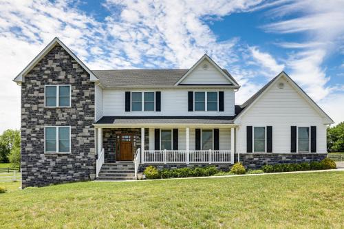 Adelphia House | 4 Mi to iPlay America! Home w/Horse Farm Views