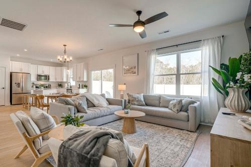 Hampstead House | 4 Mi to Surf City Beaches! Family Coastal Retreat